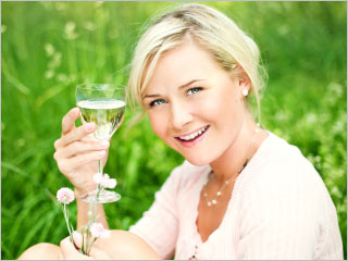 White Wine, Not-So-White Teeth? - NewBeauty