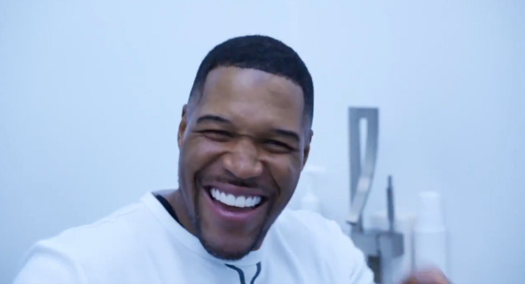 New York Giants defensive end Michael Strahan grits his teeth