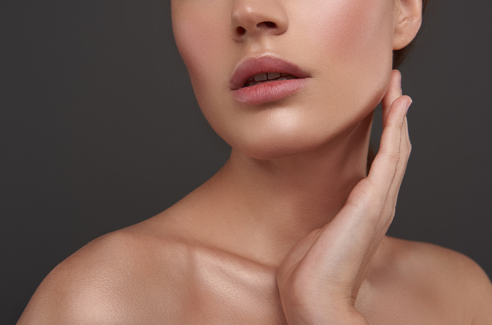 Exactly How to Camouflage a Chin With Makeup - NewBeauty