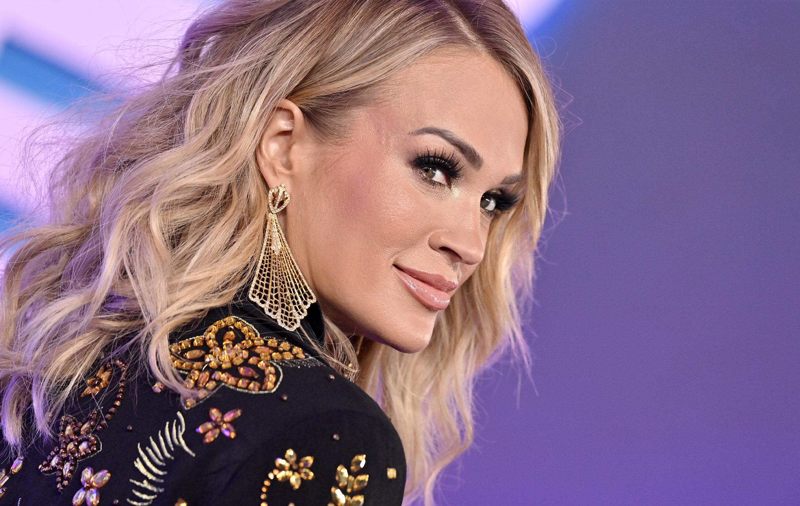 Carrie Underwood Shows You How to Get Ready for Spring in Skinny