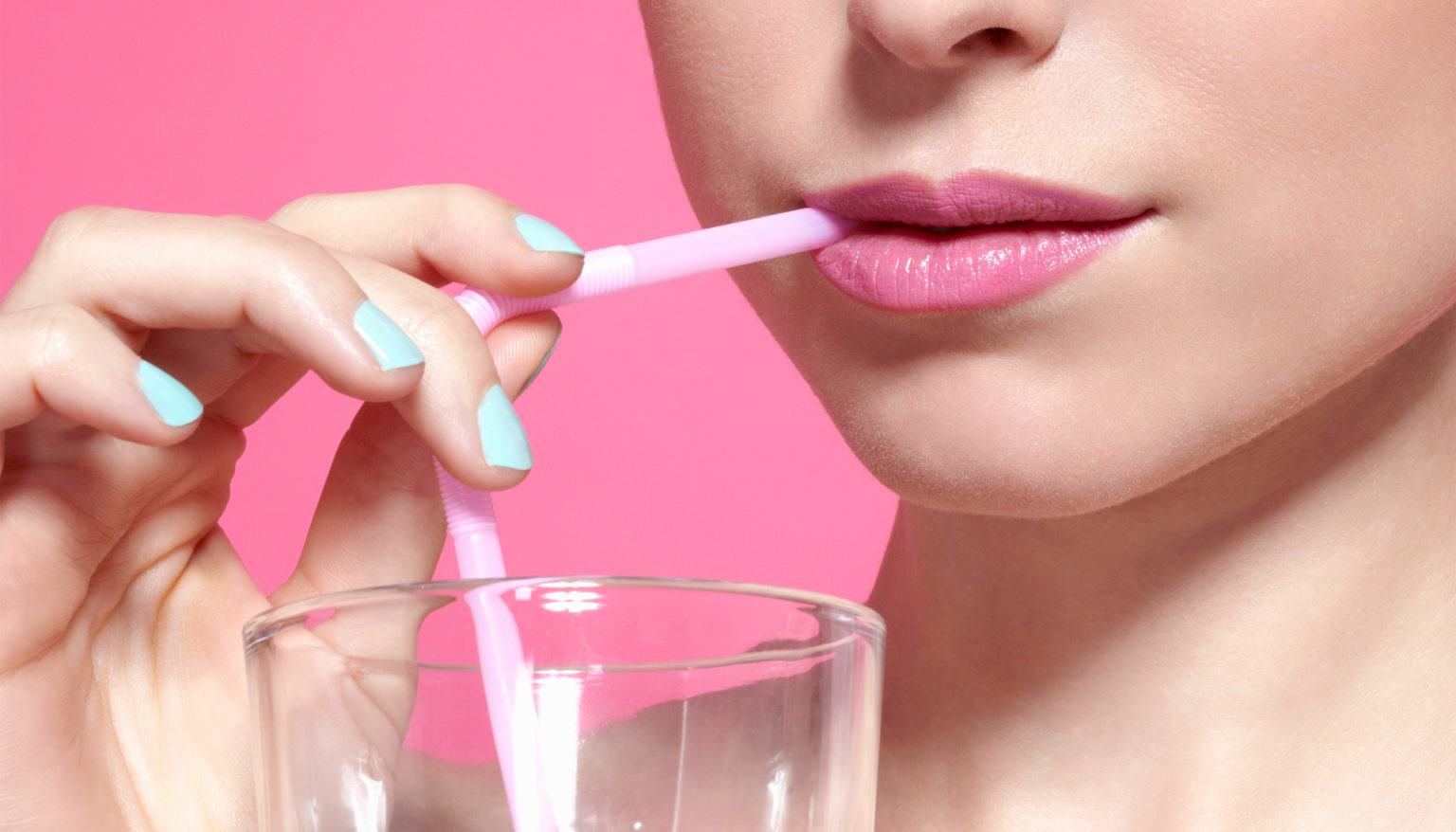 this-filler-friendly-straw-is-going-viral-for-reducing-lip-lines