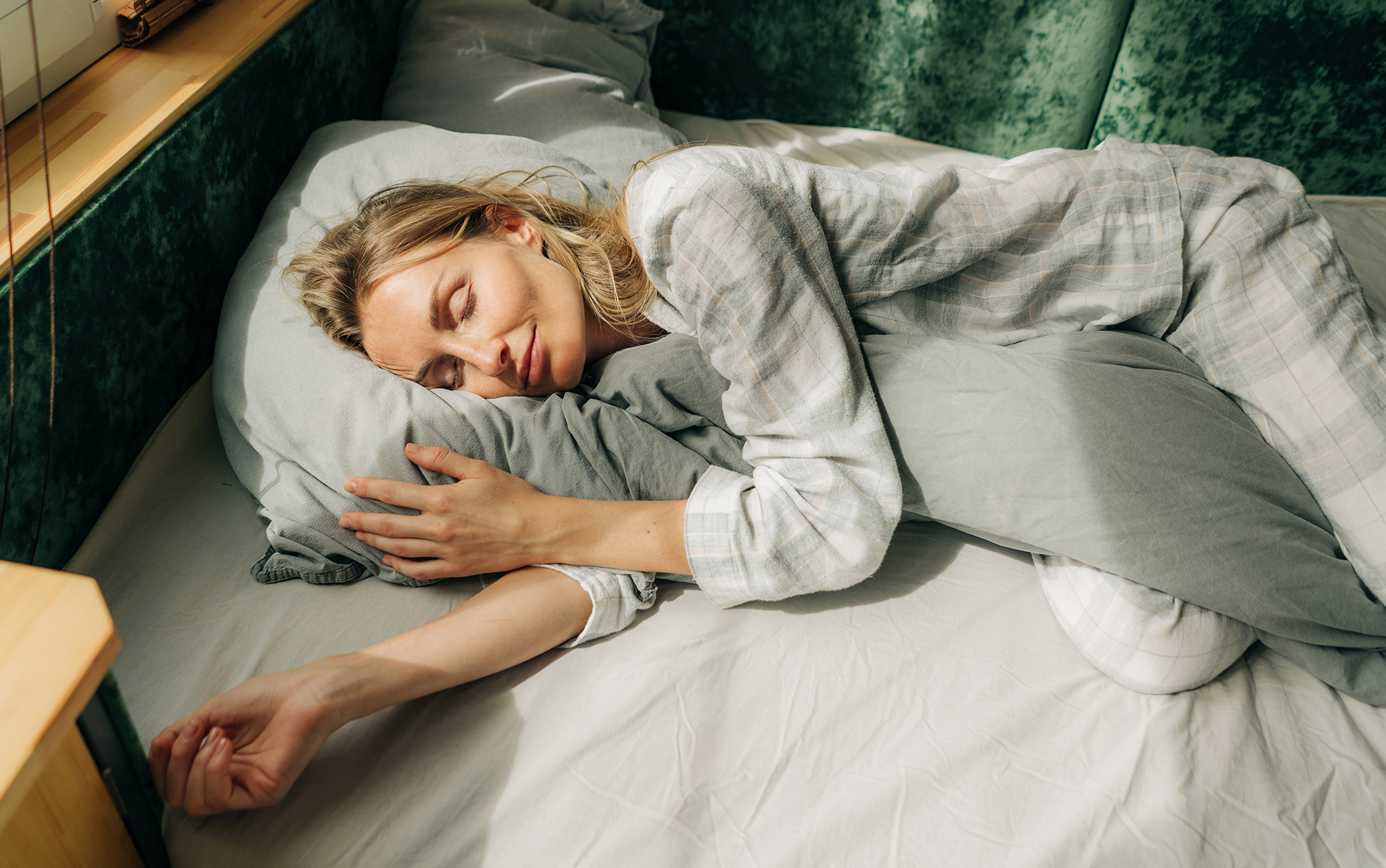 Magnesium vs Melatonin: Which Is Better for Sleep? - NewBeauty