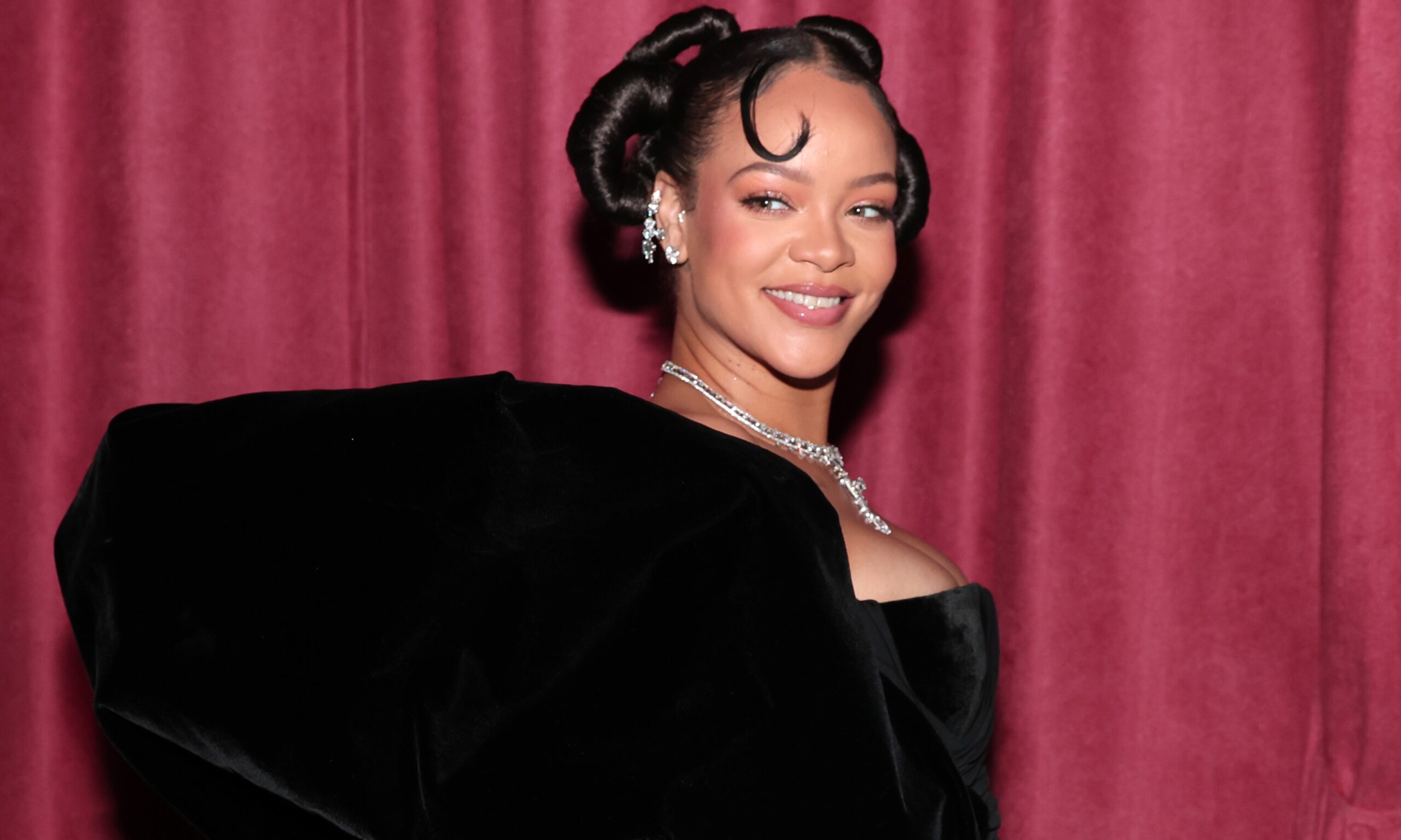 Rihanna Wants a Breast Lift Procedure Details