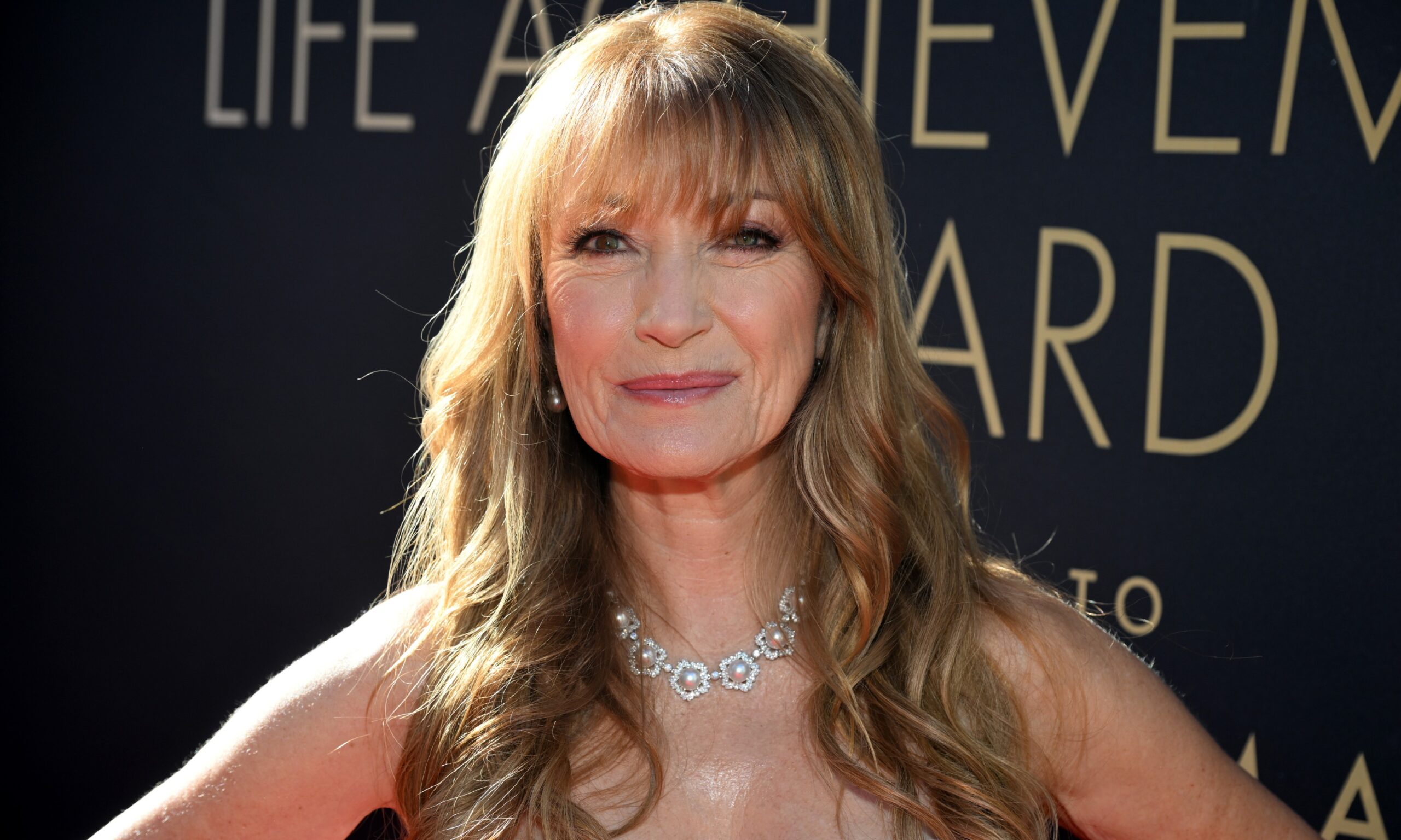 Jane Seymour Opens Up In regards to the Beauty Therapy She Thought-about