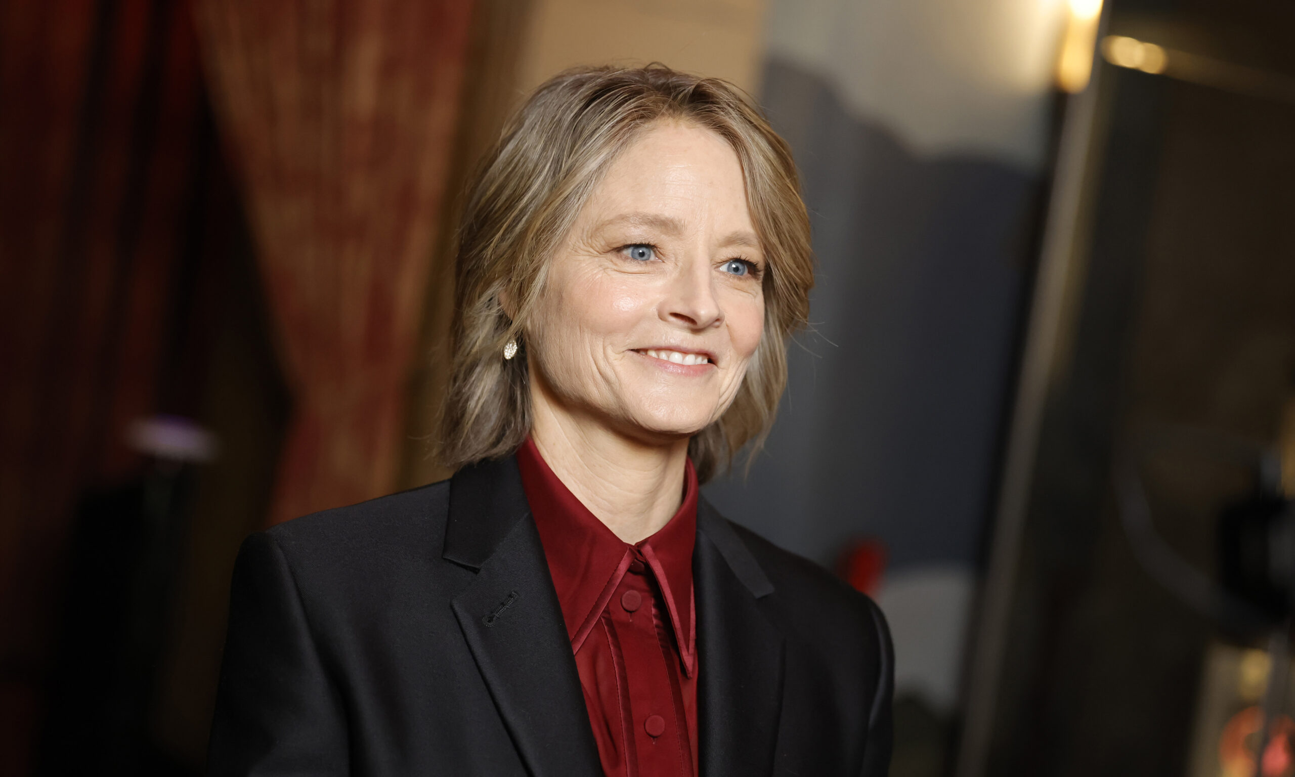 Jodie Foster's Apricot Makeup Look Is So Easy to Recreate - NewBeauty