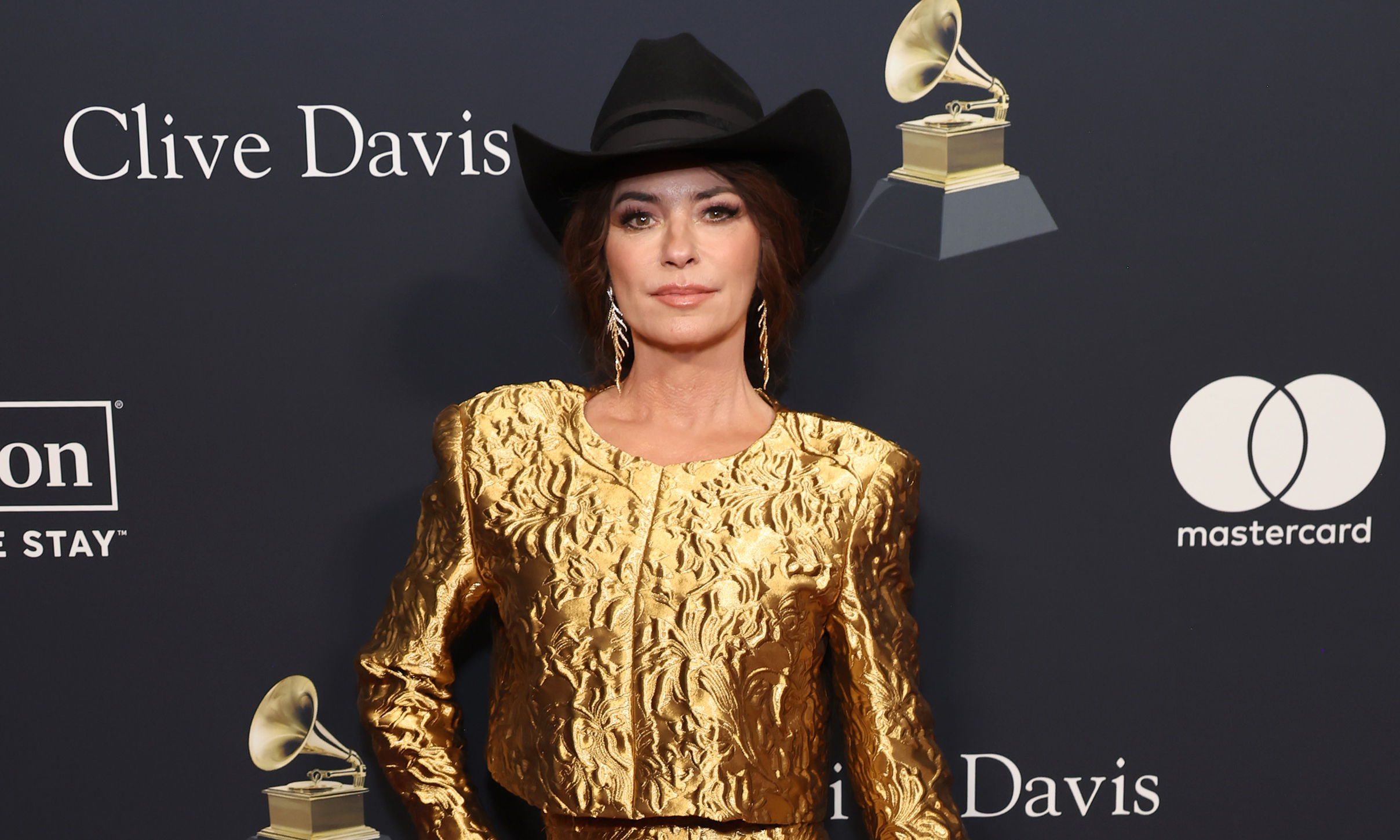 Shania Twain Shares How She Removes Her Makeup—and Dermatologists Have  Thoughts - NewBeauty