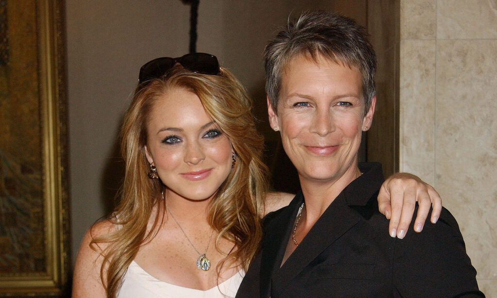 Lindsay Lohan Gifted Jamie Lee Curtis These Gold Under-Eye Masks featured image