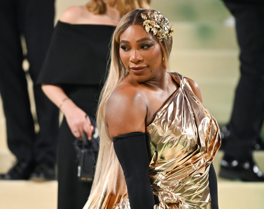 Serena Williams attends the 2024 Met Gala in gold dress and black gloves