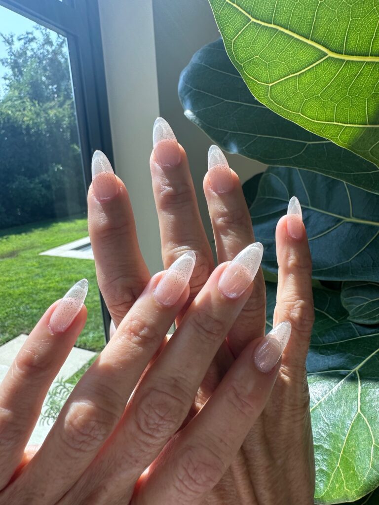 kristen-wiig-emmys-nails-2024