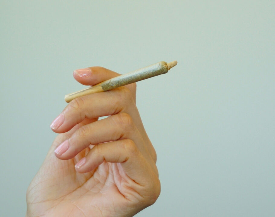 hand holding a marijuana joint