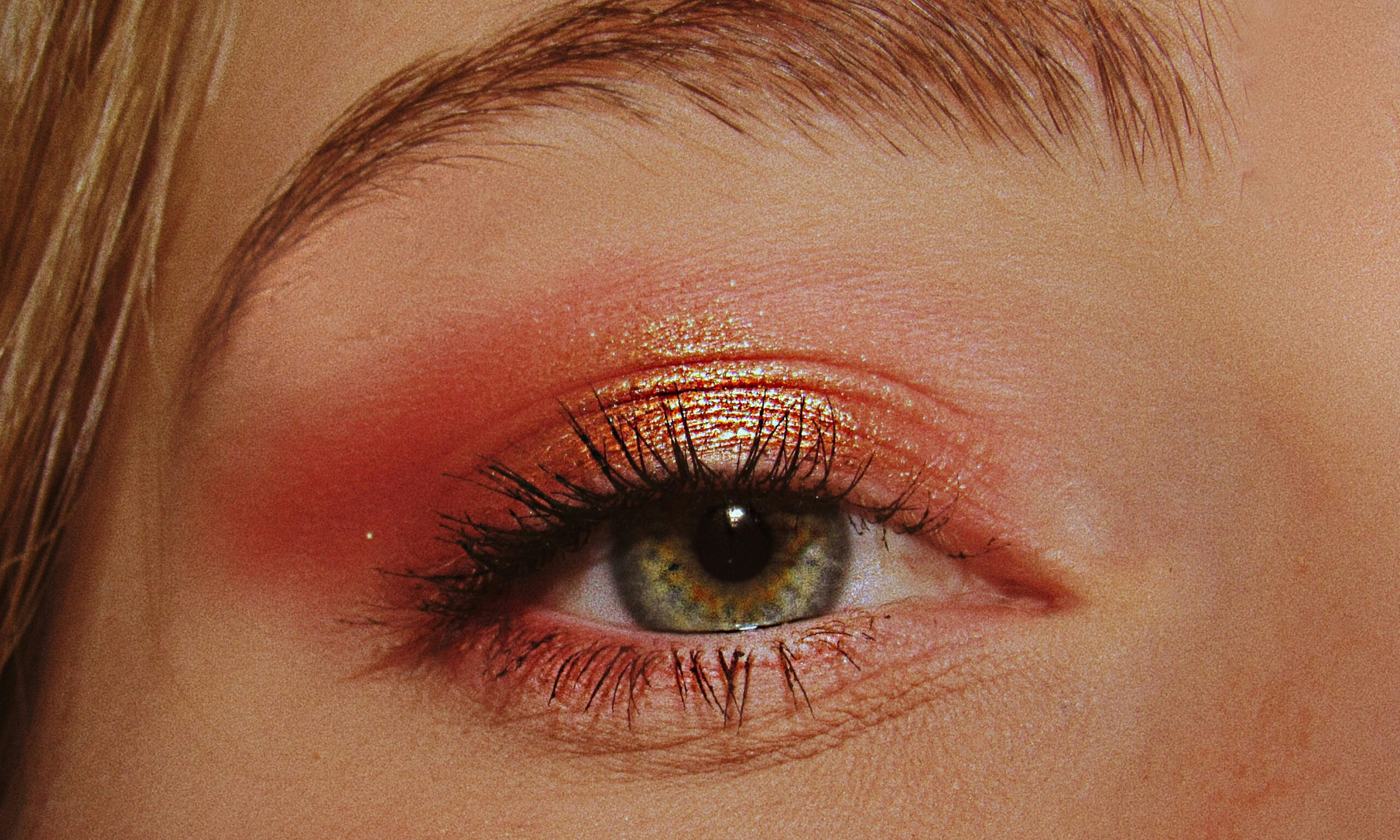 An Skilled Information to Sporting Glitter Make-up Like a Grown-Up