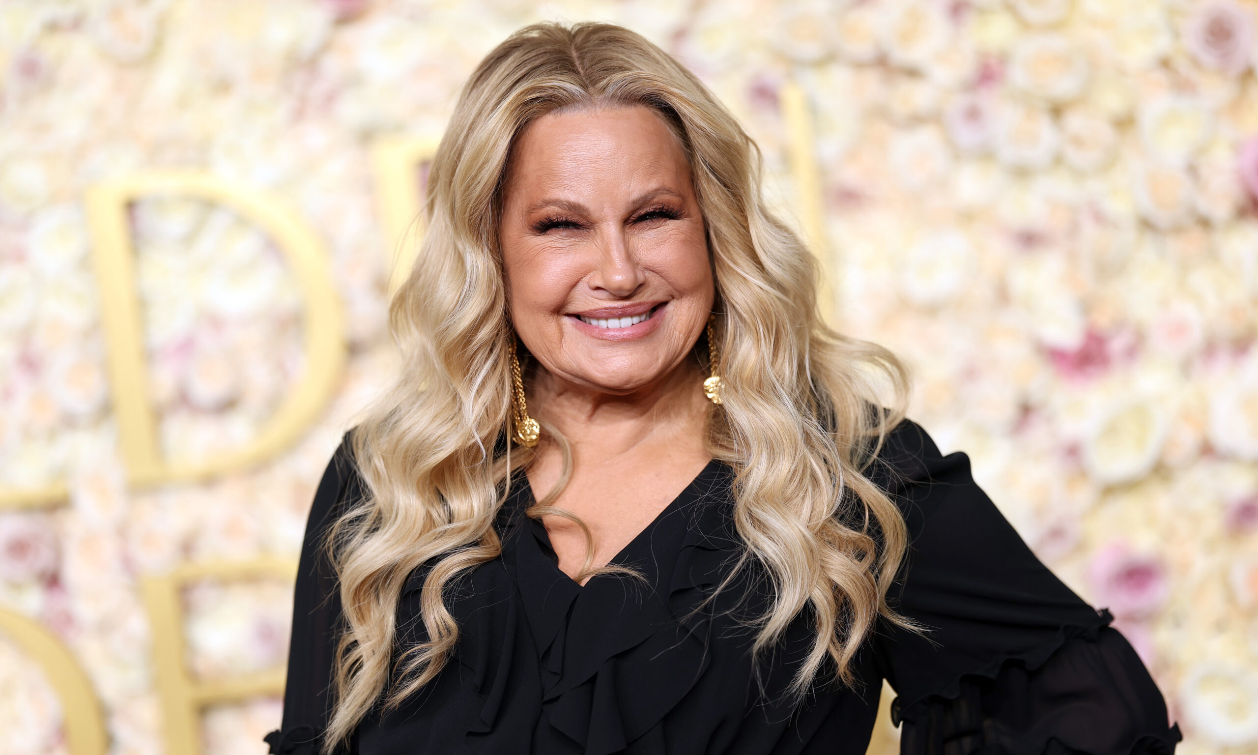 Golden Globes 2025 Jennifer Coolidge's Entire Makeup Look